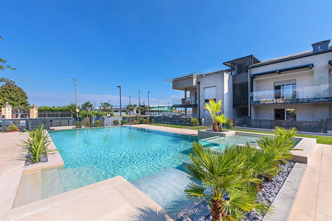 페스키에라델가르다 Una Terrazza Sul Lago A2 Con Piscina By Wonderful Italy 아파트 외부 사진